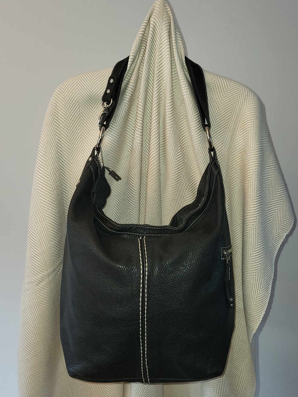 ROOTS Black Leather Hobo Bag with Convertible Strap
